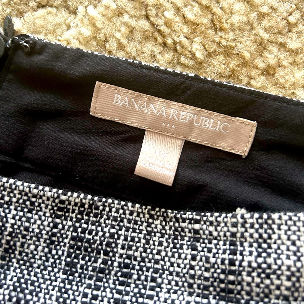 Banana Republic tweed pencil skirt